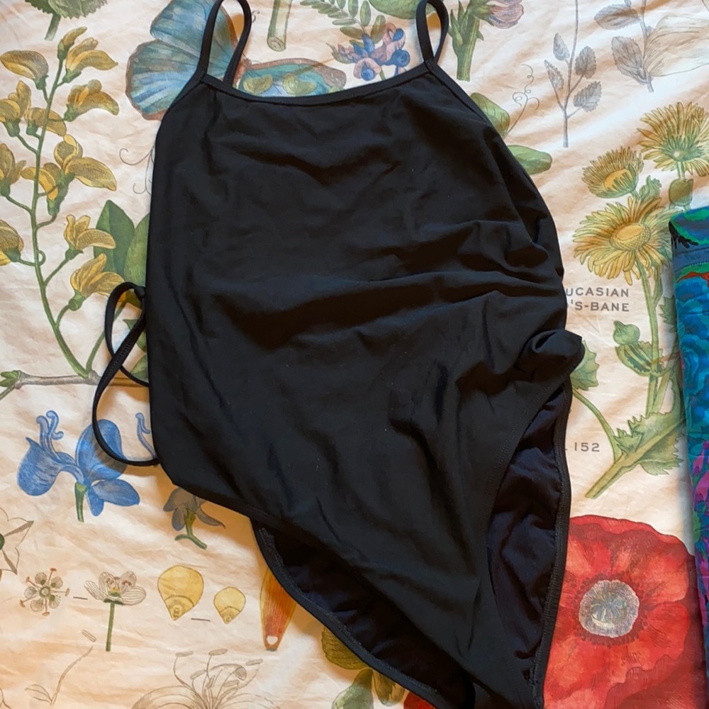 Jolyn tie back one piece size 38